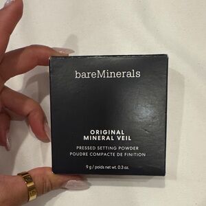 bareMinerals Mineral Veil Pressed Powder in Black Box